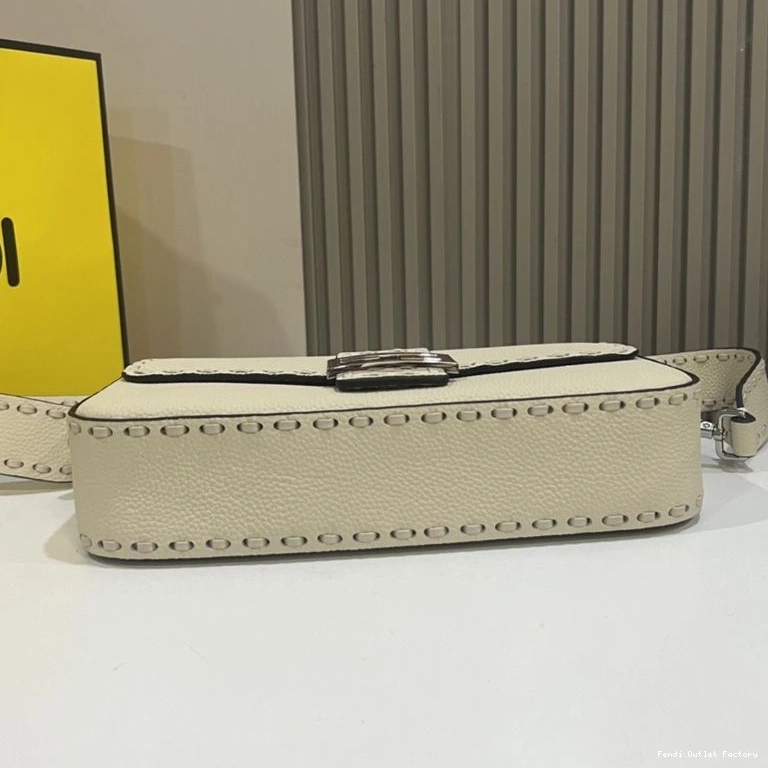 Affordable HOT Romano In Fendi Baguette Cuoio Beige Bag Selleria Leather Medium 0809